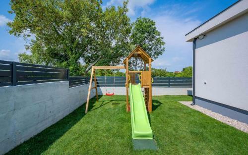 Holiday Home In Mali Vare?ki/istrien 37975