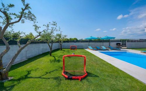 Holiday Home In Mali Vare?ki/istrien 37975