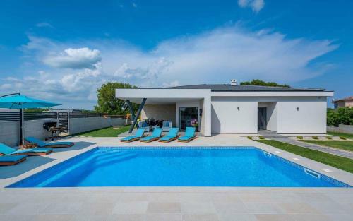 Holiday Home In Mali Vare?ki/istrien 37975