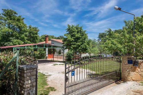 Holiday Home In Sisan/istrien 38180