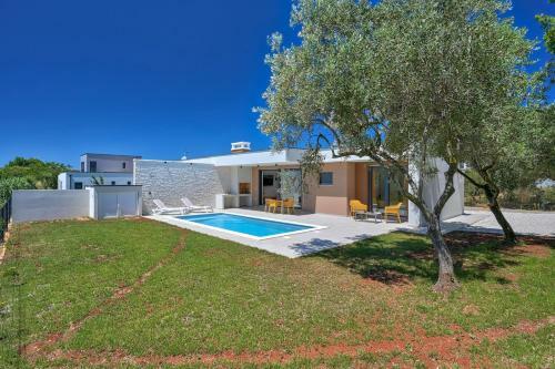 Villa Solis-modern Villa For A Romantic Retreat, Heated Pool