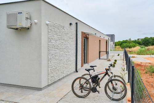Villa Solis-modern Villa For A Romantic Retreat, Heated Pool