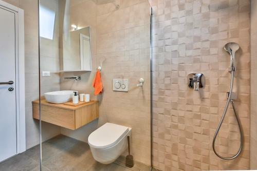 Villa Solis-modern Villa For A Romantic Retreat, Heated Pool