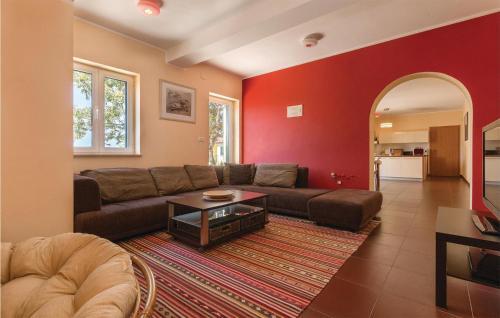 Beautiful Home In Liznjan With 4 Bedrooms