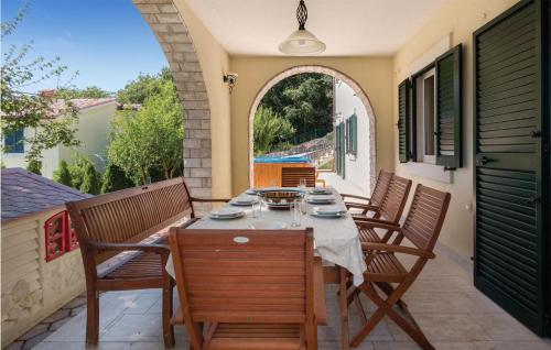 Beautiful Home In Liznjan With 4 Bedrooms