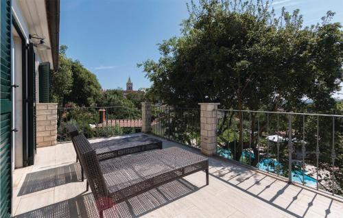 Beautiful Home In Liznjan With 4 Bedrooms