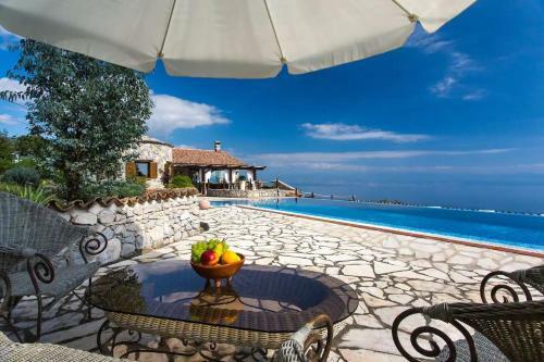 Villa Infinity