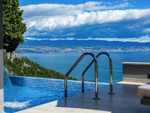 Sky Pool Villa Medveja