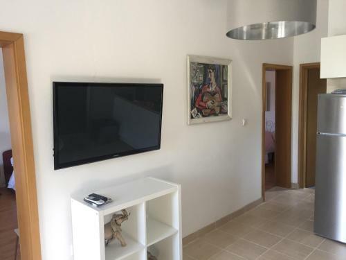 Apartment In Maslinica 70m From The Sea