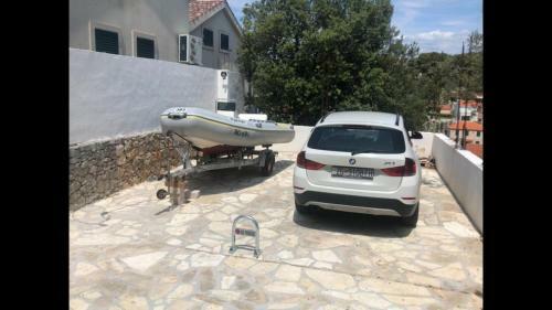 Apartment In Maslinica 70m From The Sea