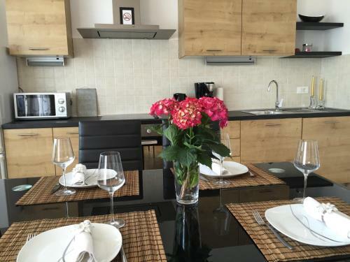 Spacious Sea View Apartment With Garden In Lovran