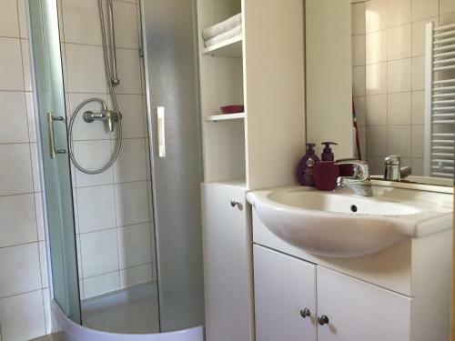 Spacious Sea View Apartment With Garden In Lovran