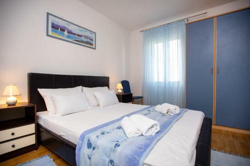 Apartments Lazari?