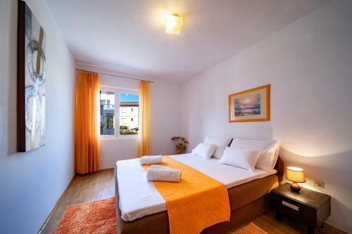 Apartments Lazari?