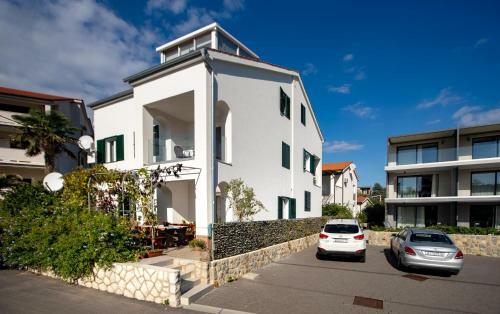 Apartments Lazari?