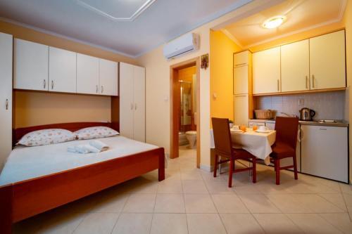 Studio Apartment In Lopar With Air Conditioning, Wifi 4886-5