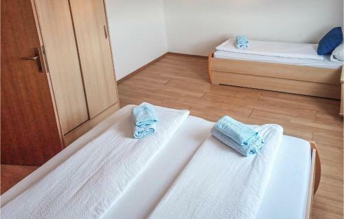 Amazing Apartment In Lopar With 3 Bedrooms