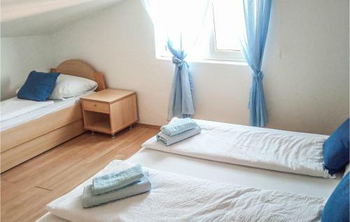 Amazing Apartment In Lopar With 3 Bedrooms