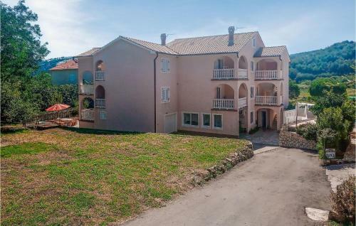 Amazing Apartment In Lopar With 3 Bedrooms