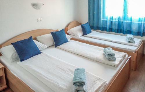 Amazing Apartment In Lopar With 3 Bedrooms