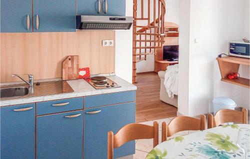 Amazing Apartment In Lopar With 3 Bedrooms