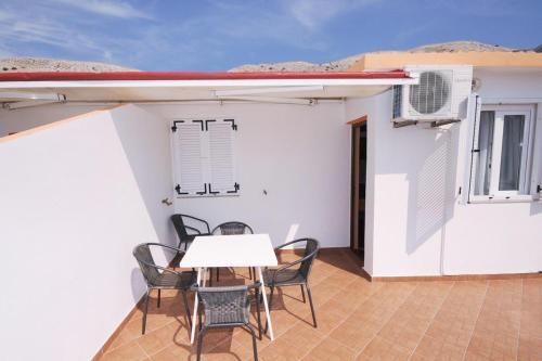 Apartments With A Parking Space Metajna, Pag - 6421