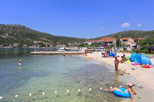 Apartments With A Parking Space Poljica, Trogir - 17334