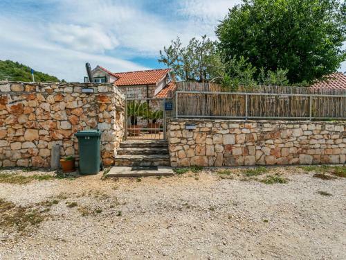 Chic Holiday Home In Marina With Private Swimming Pool