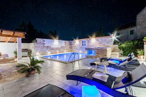 Luxury House David