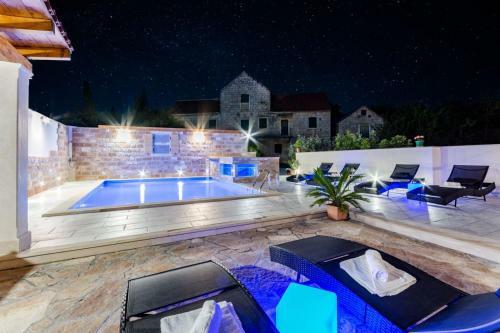 Luxury House David