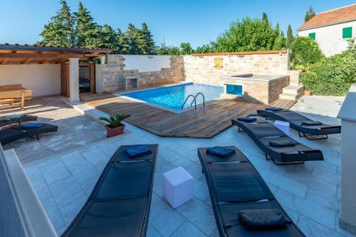 Luxury House David