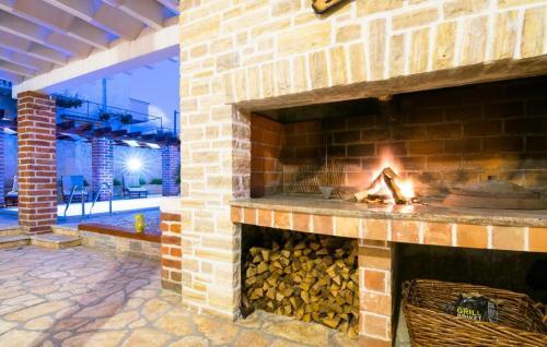 Luxury Villa With A Swimming Pool Novigrad - 18339