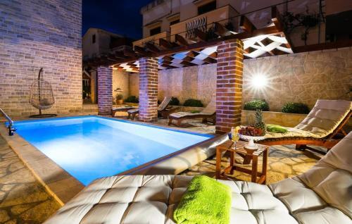 Luxury Villa With A Swimming Pool Novigrad - 18339