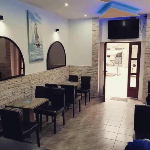 Albergue Buffet M Apartments And Rooms Obrovac
