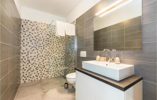 Beautiful Apartment In Mali Losinj With Wifi