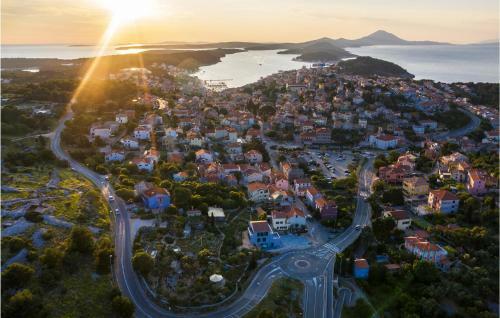 Beautiful Apartment In Mali Losinj With Wifi