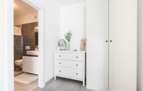 Beautiful Apartment In Mali Losinj With Wifi