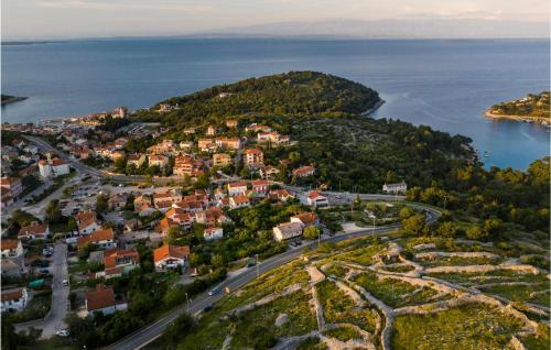 Beautiful Apartment In Mali Losinj With Wifi