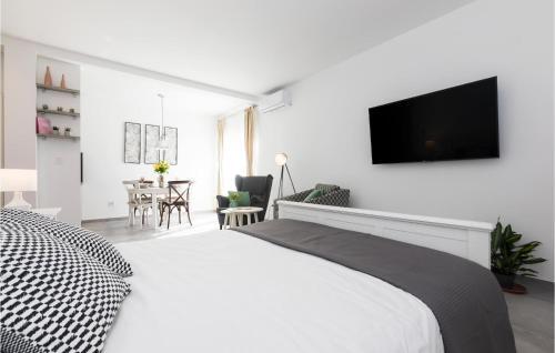Beautiful Apartment In Mali Losinj With Wifi