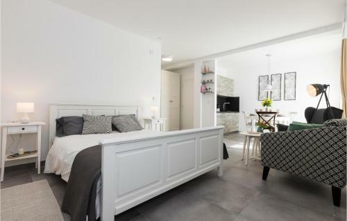 Beautiful Apartment In Mali Losinj With Wifi