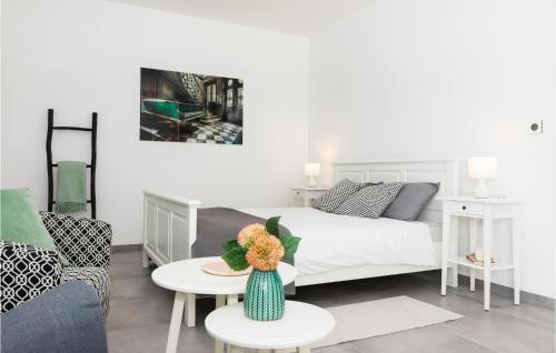 Beautiful Apartment In Mali Losinj With Wifi