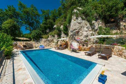 Villa Stone-exceptional Private Estate