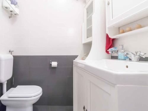 Apartment In Njivice - Insel Krk 35104
