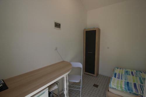 Hostal Tamara, Little Room With Bed, Bathroom, Air Conditiong, Wifi, Parking