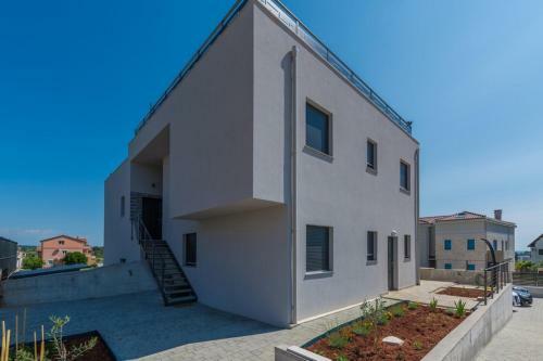 Hostal Apartments One&two
