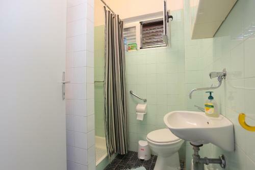 Apartments By The Sea Pisak, Omis - 1006