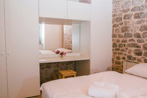 Stone Lady Holiday House