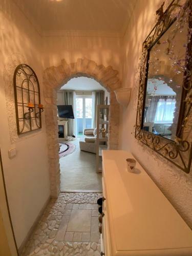 Studio Apartment Mit Balkon