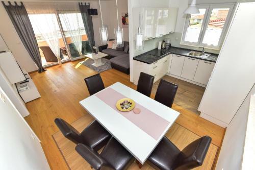 Hostal Apartments Evelin