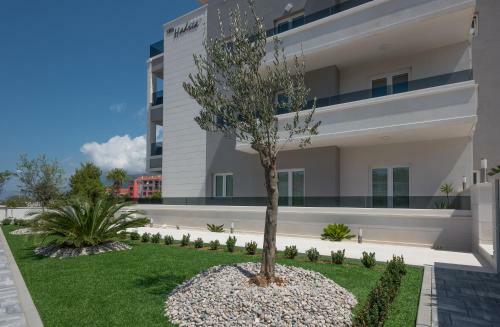 Hostal Apartments Villa Hadria